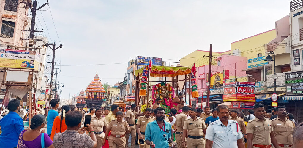 Chithirai-Festival-–-7th-Day-Morning-Kangalanaathar-Marasimmasanam-Procession.jpg