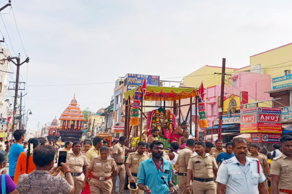Chithirai-Festival-–-7th-Day-Morning-Kangalanaathar-Marasimmasanam-Procession.jpg