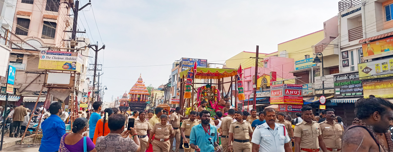 Chithirai-Festival-–-7th-Day-Morning-Kangalanaathar-Marasimmasanam-Procession.jpg